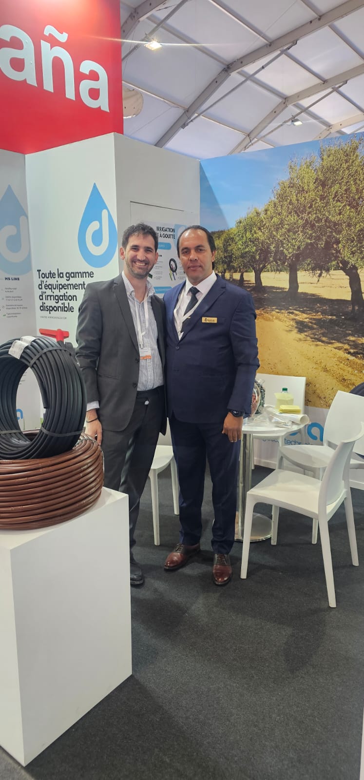 Stand d'exposition de matériel d'irrigation